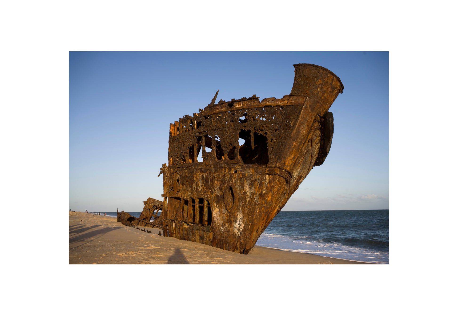 Schiffswrack am Strand von Beira
